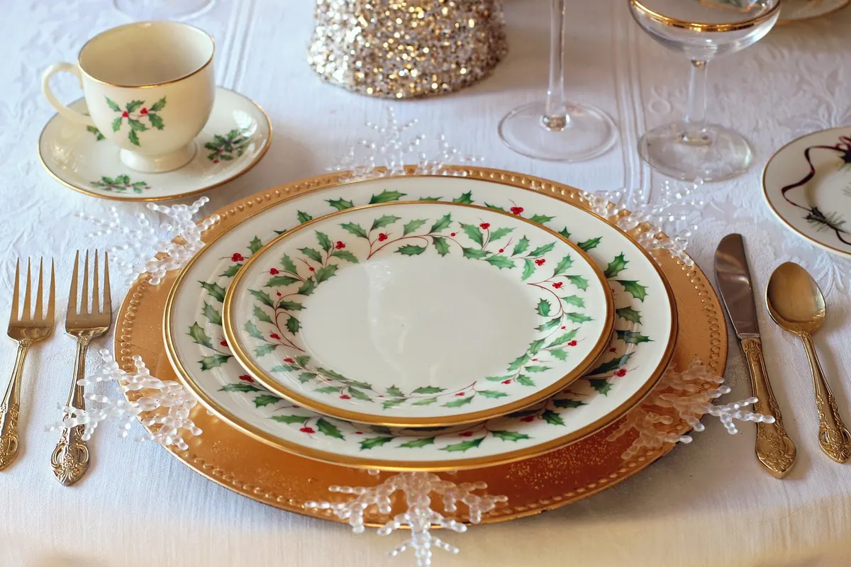 A Linen Christmas Table: A Seasonal Styling Checklist